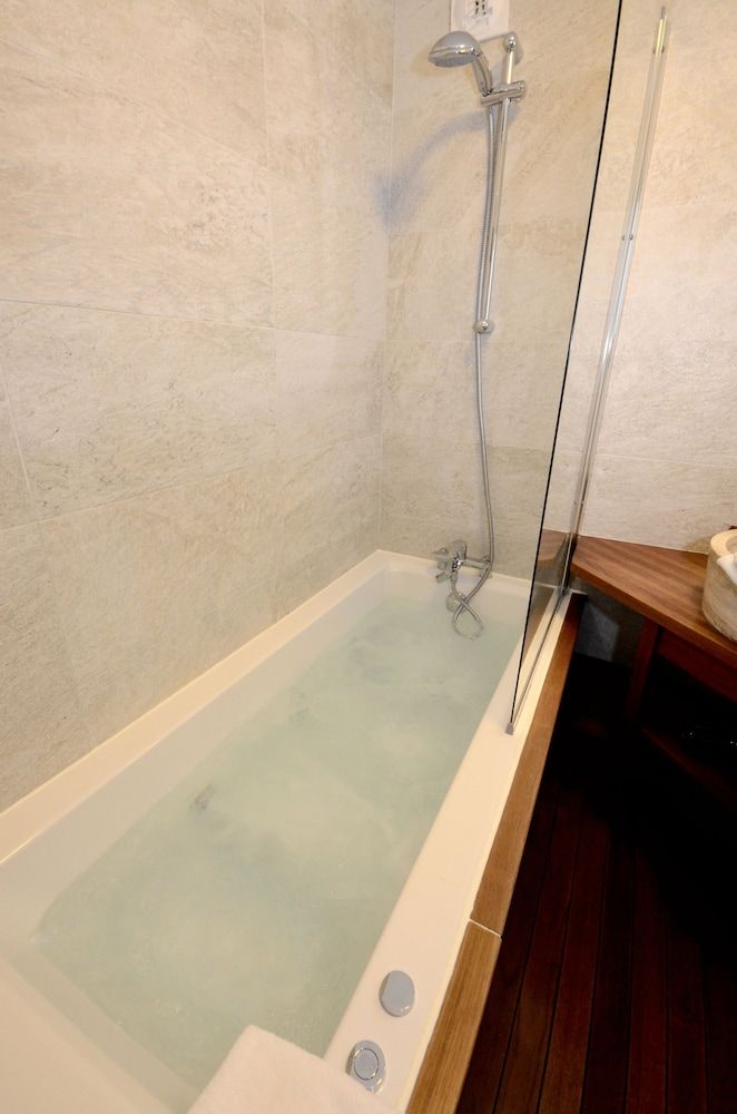 Green Hôtels Confort Paris 13 Classic Double or Twin Room 10