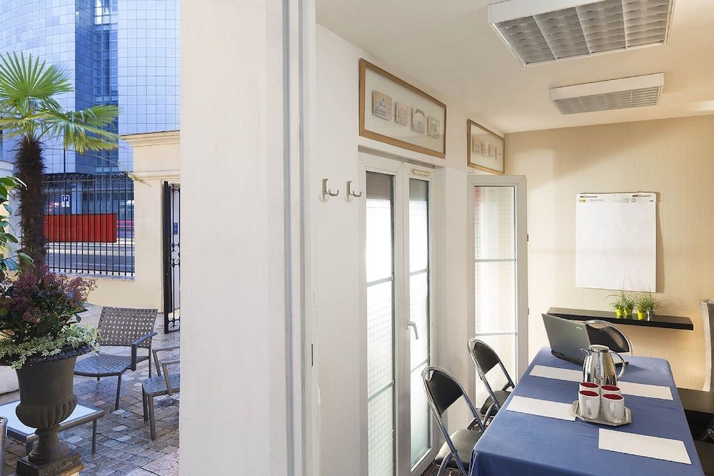 undefined Hotel Pavillon Bastille 10