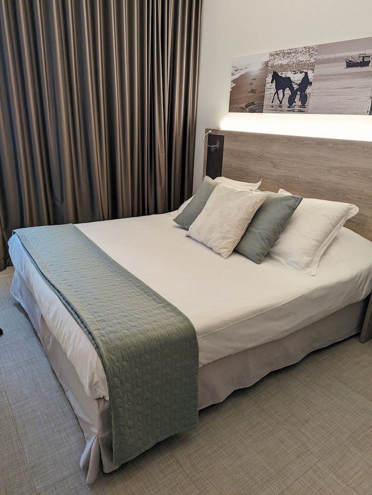 Standard Studio, 1 Double Bed (La Dives View)