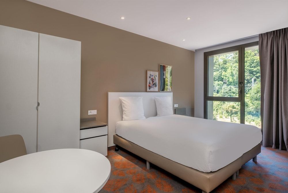 undefined Spark by Hilton Lyon Park Saone 2