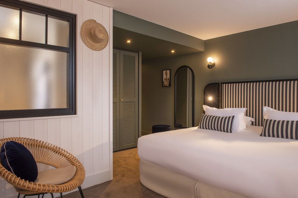 Le Celtique & Spa Deluxe Room 3