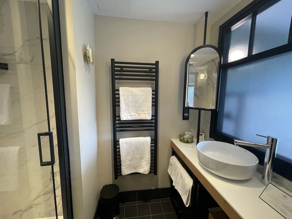 Le Celtique & Spa Deluxe Room 4