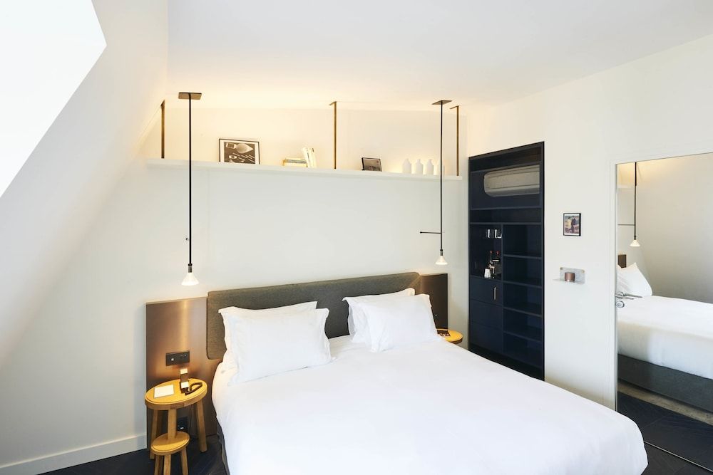 Perpetual Élysée Montaigne Superior Double Room