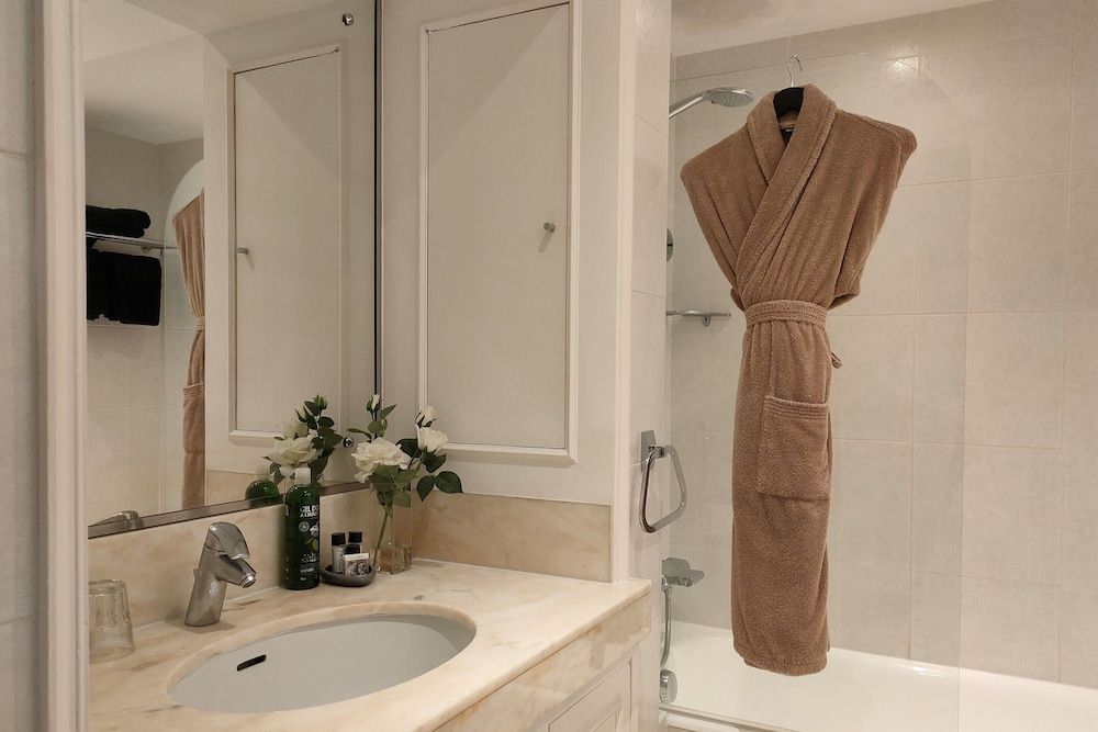 Hotel Victoria Comfort Room, City View 2