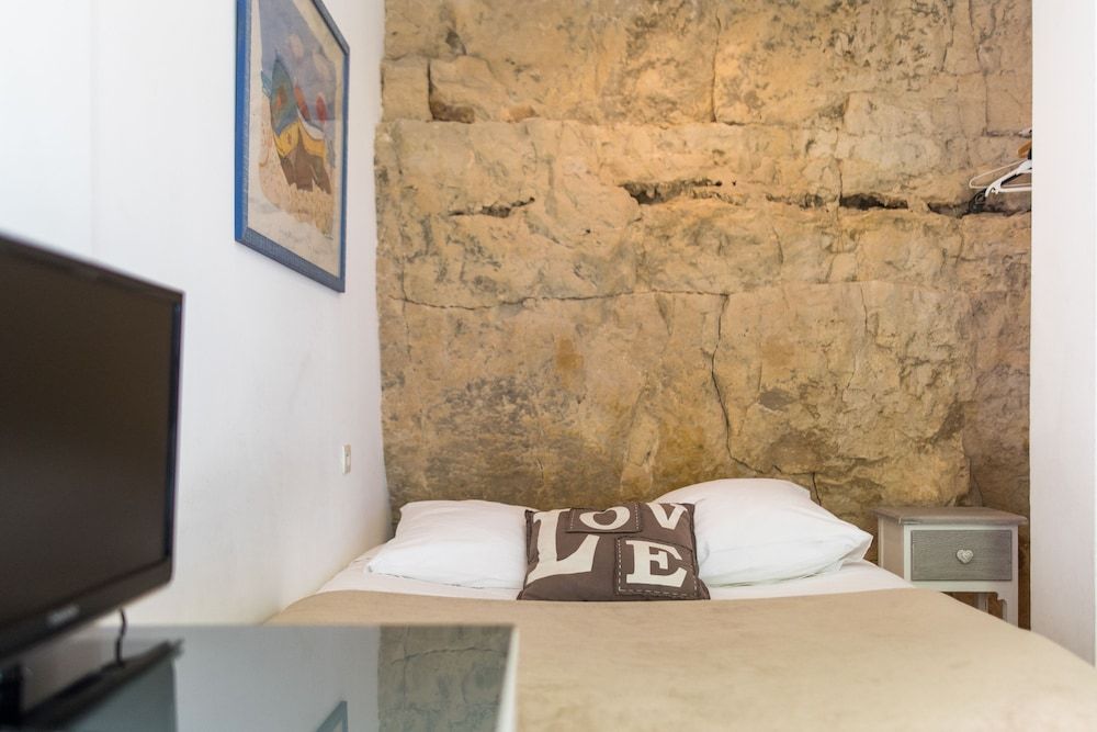 Le Mas des Roches Standard Double Room, Ensuite (Chambre Roches) 3