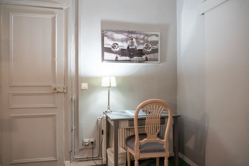 Nouvel Hôtel Paris Standard Double Room 18