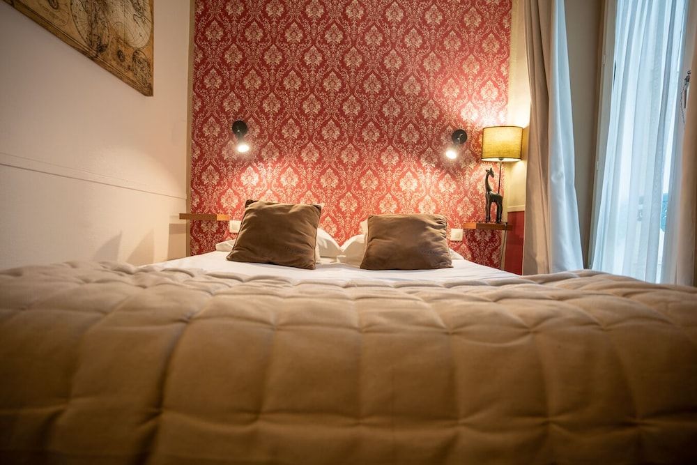 Nouvel Hôtel Paris Standard Double Room 3