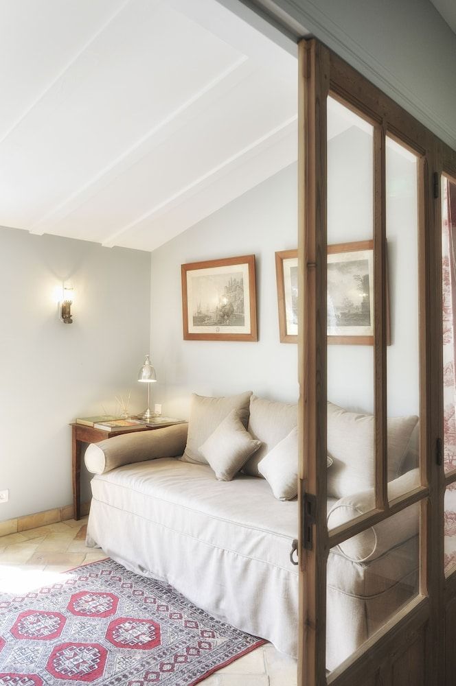 Suite (Virgile - Main Building)