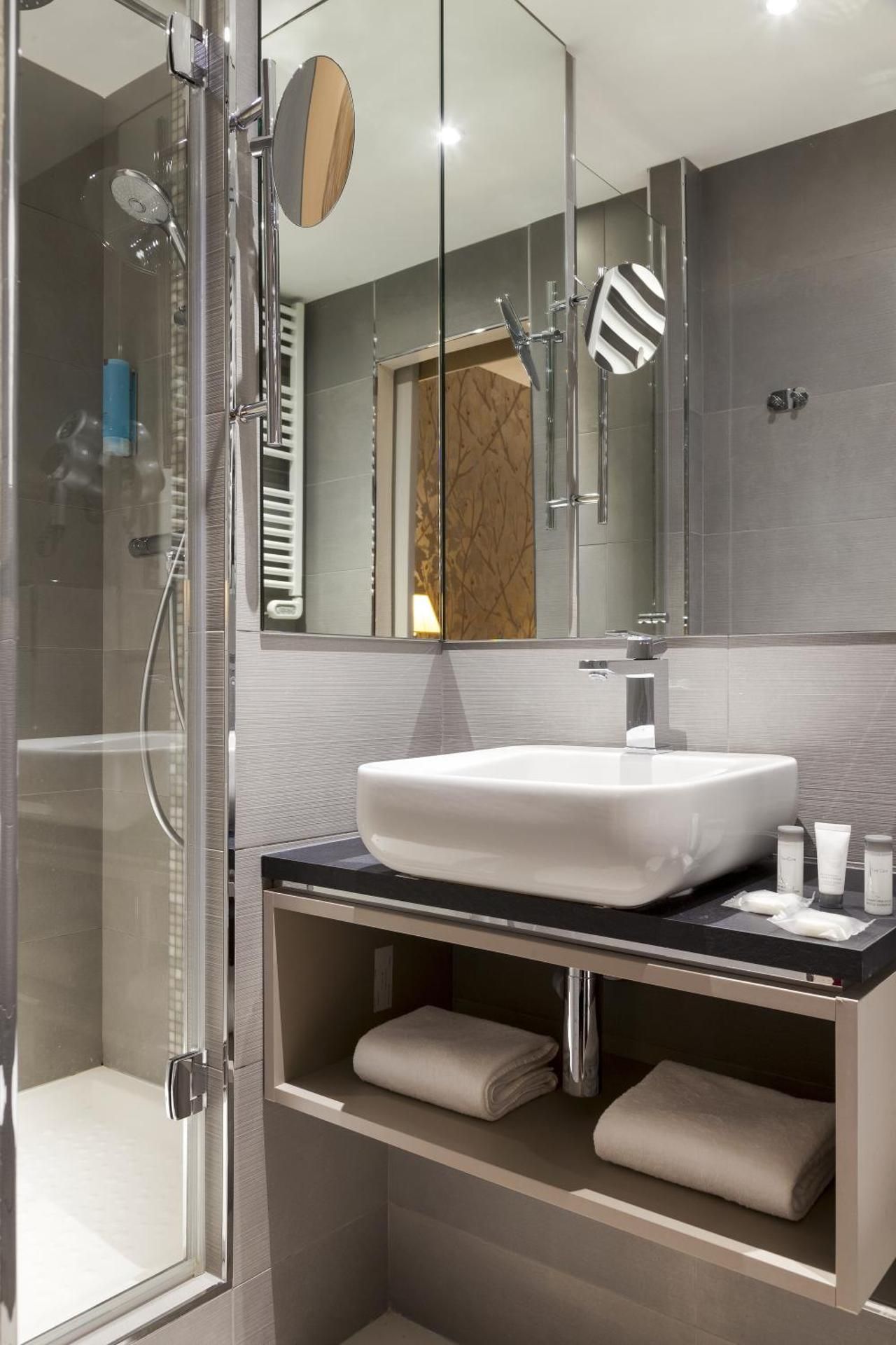 undefined Timhotel Tour Eiffel 5