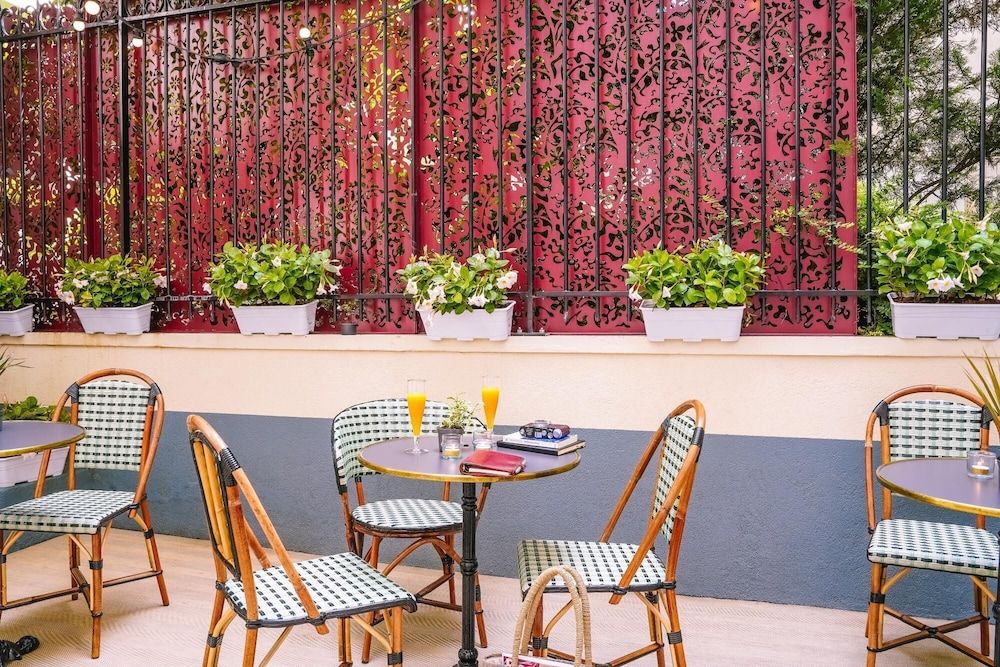 undefined Timhotel Tour Eiffel 9