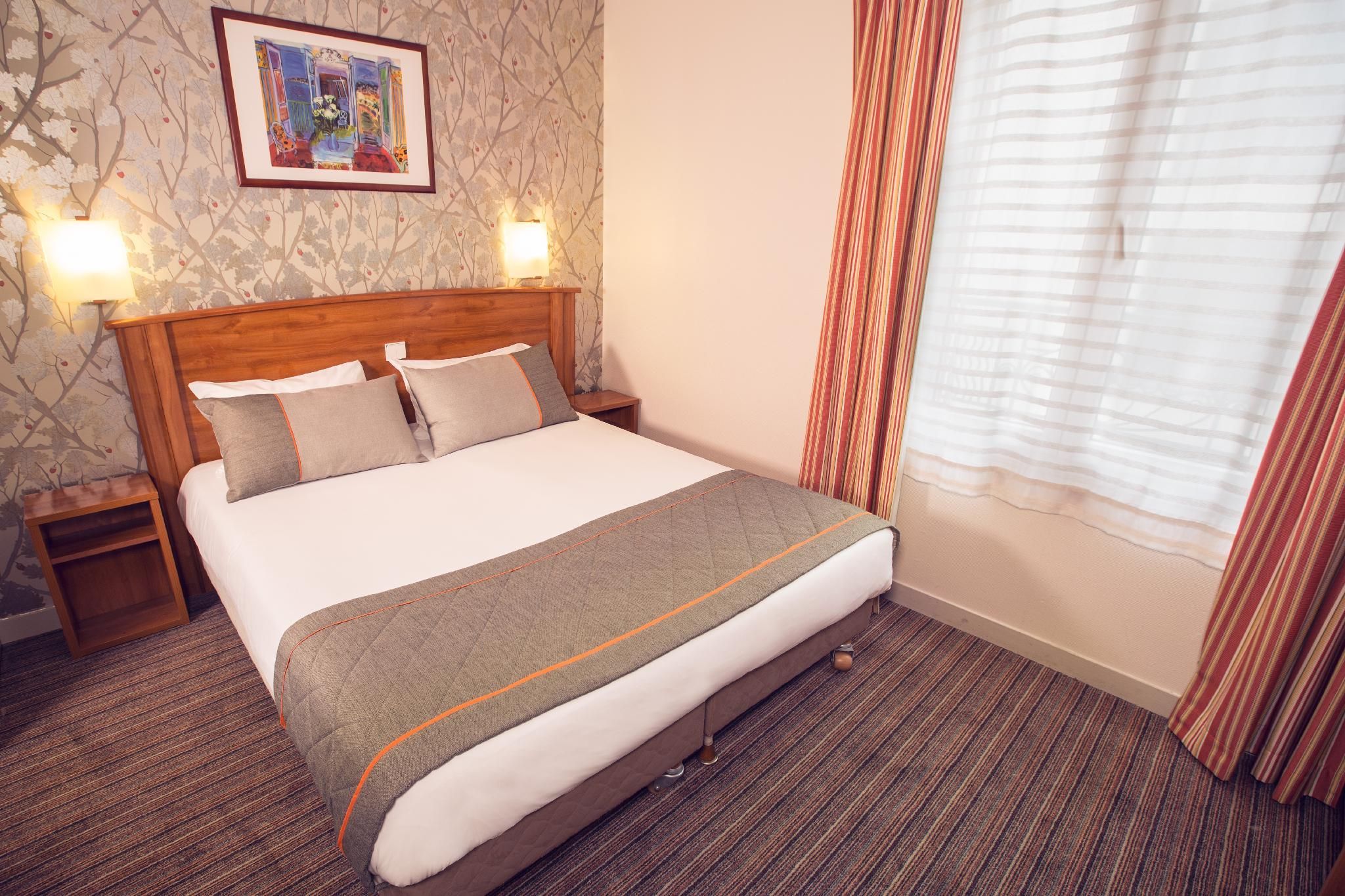 undefined Timhotel Tour Eiffel 4