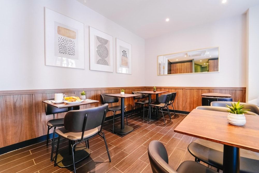 undefined Timhotel Tour Eiffel 6