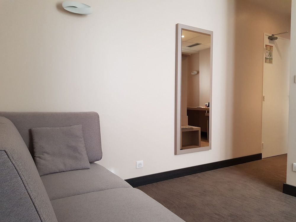 Brit Hotel de Grignan 2 bedroom Appartment 3