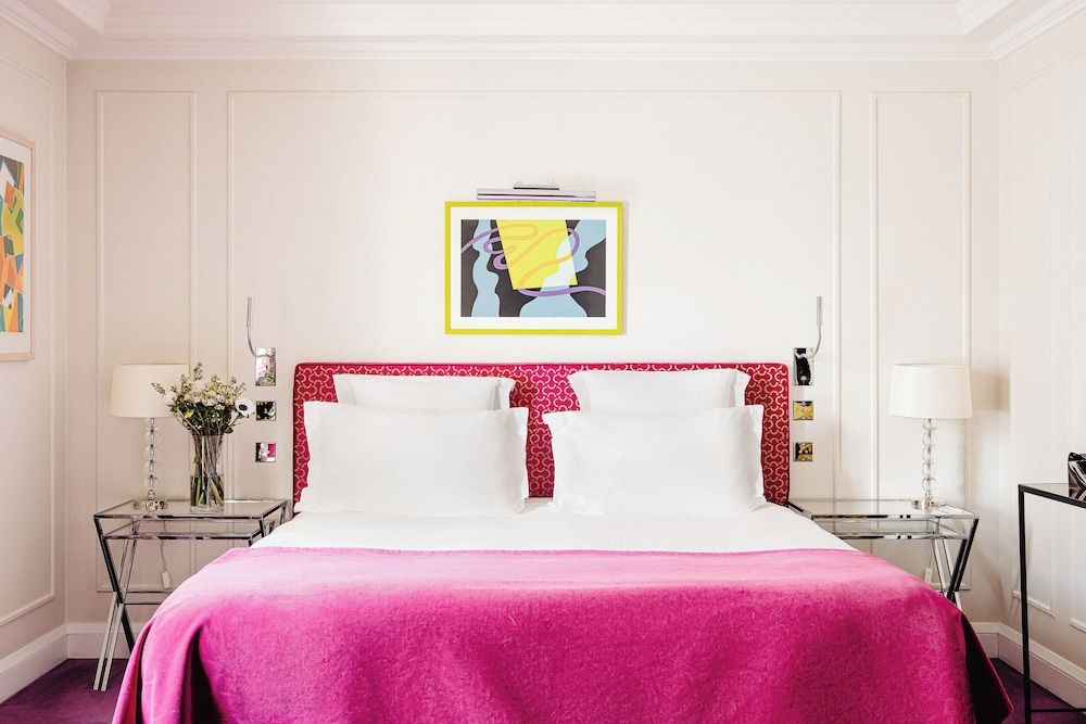 Le Burgundy Paris Deluxe Room 5