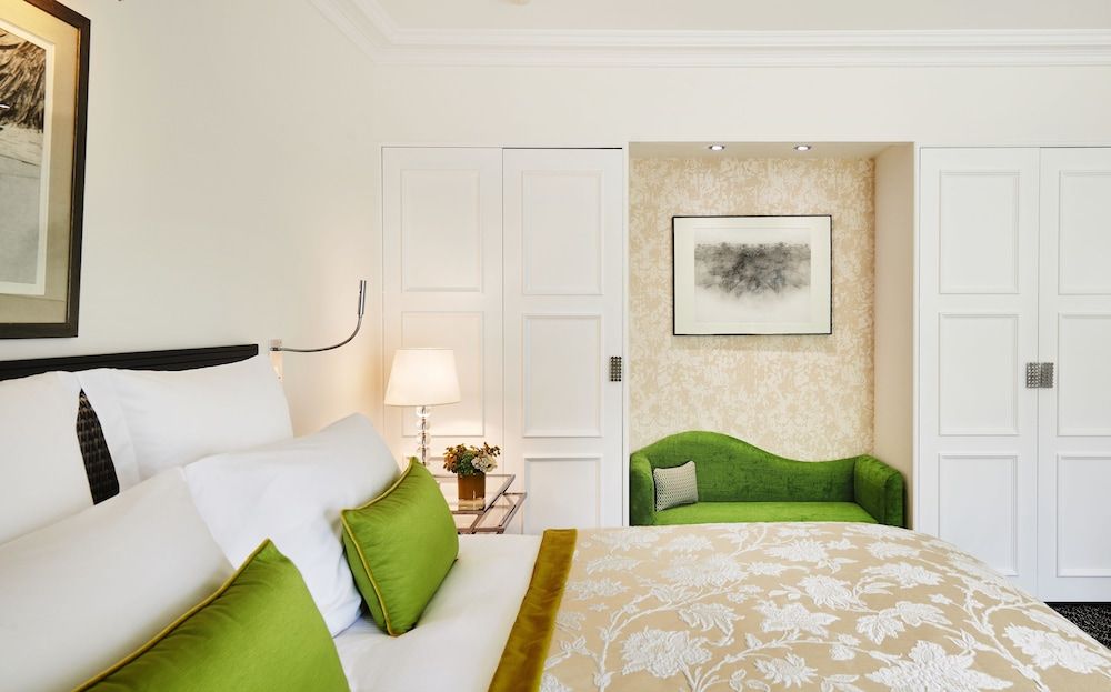 undefined Le Burgundy Paris 10