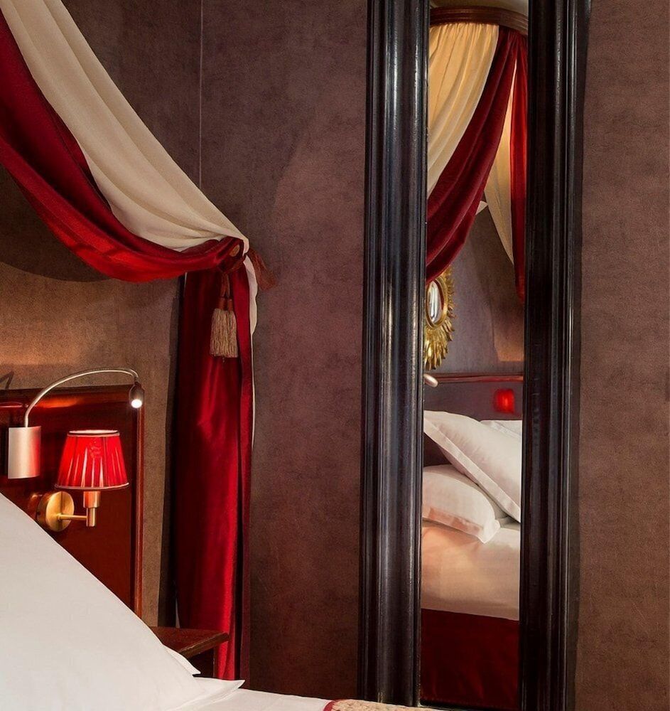 Hotel Britannique Traditional Room 6