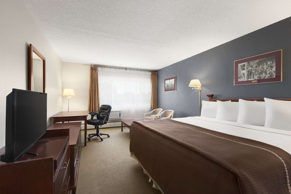 Travelodge by Wyndham Calgary South