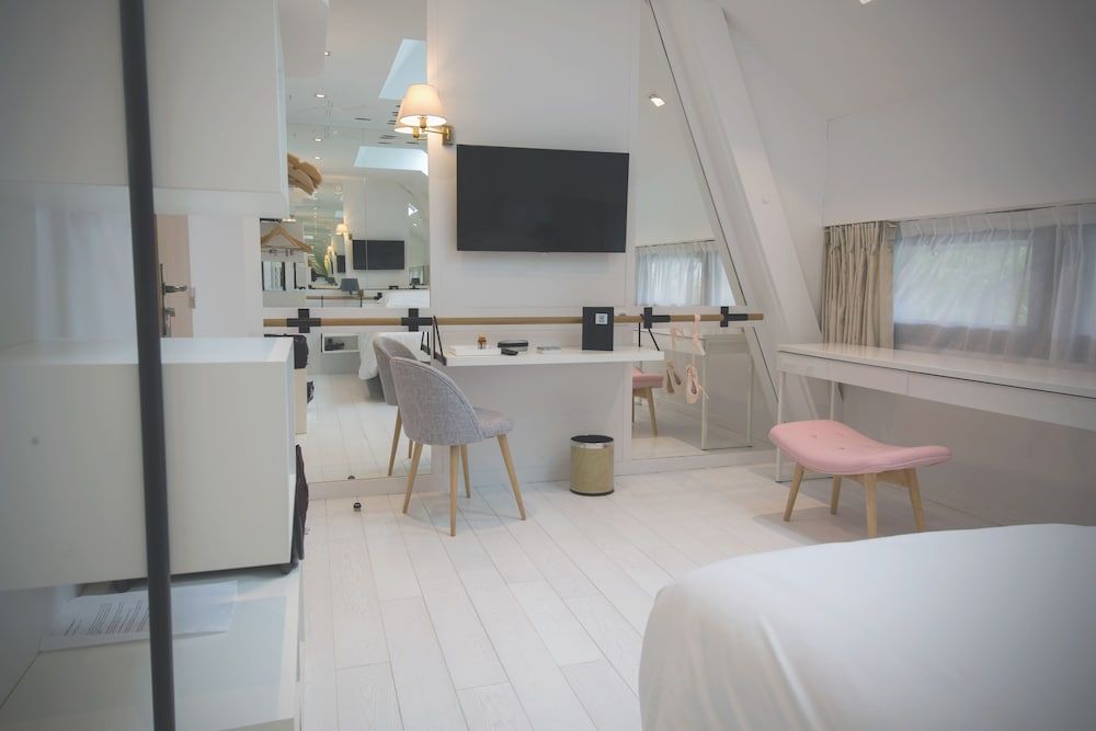 Le Magic Hall Deluxe Room 17