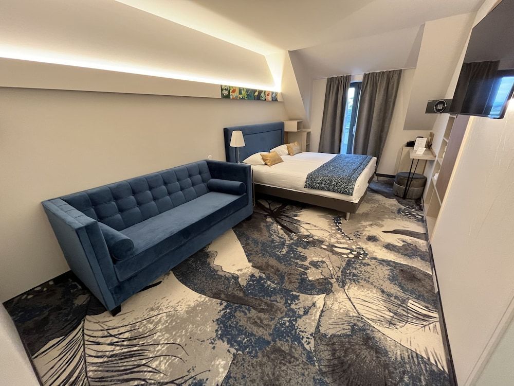 Brit Hotel et Spa COLMAR EAST Executive Quadruple Room 9