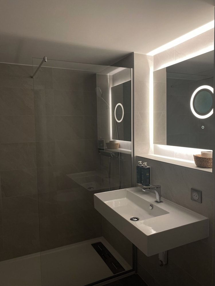 Brit Hotel et Spa COLMAR EAST Triple Room 11