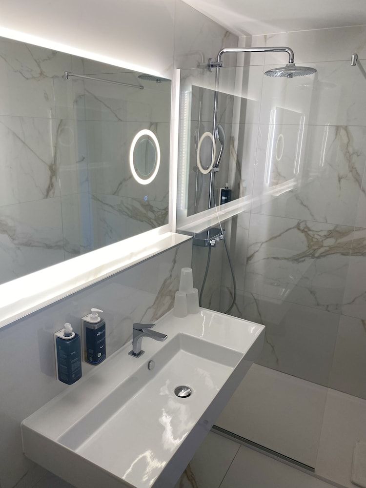 Brit Hotel et Spa COLMAR EAST Executive Quadruple Room 8