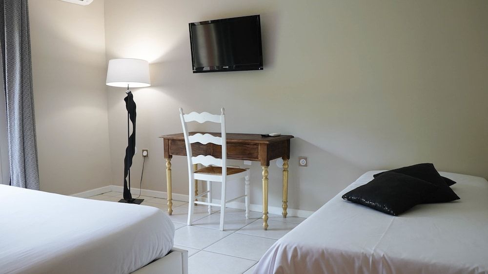 Les Jardins Triple Room 3