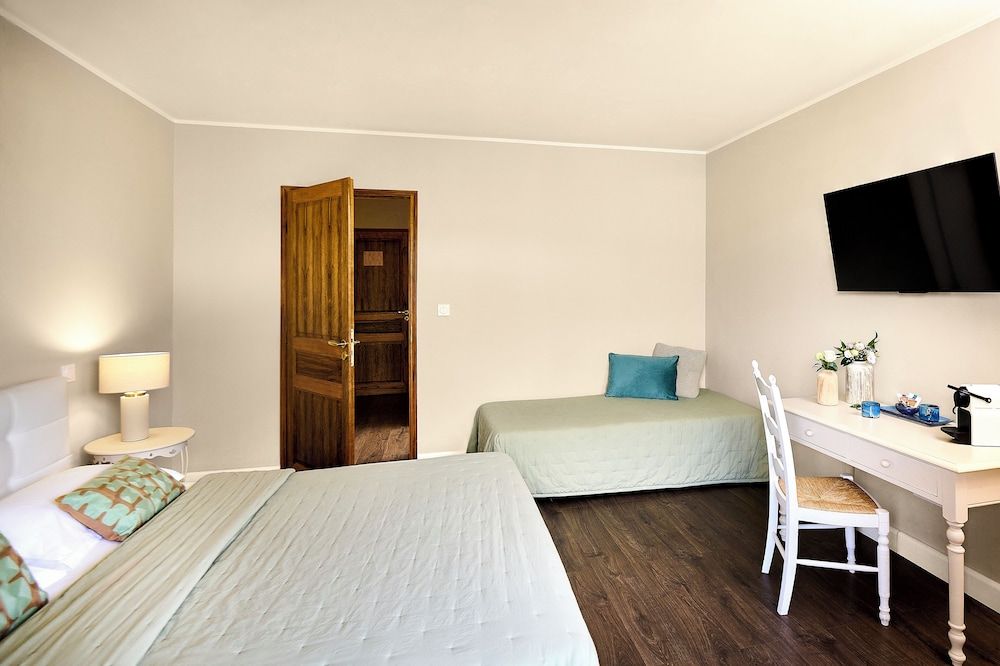 Les Jardins Triple Room 4
