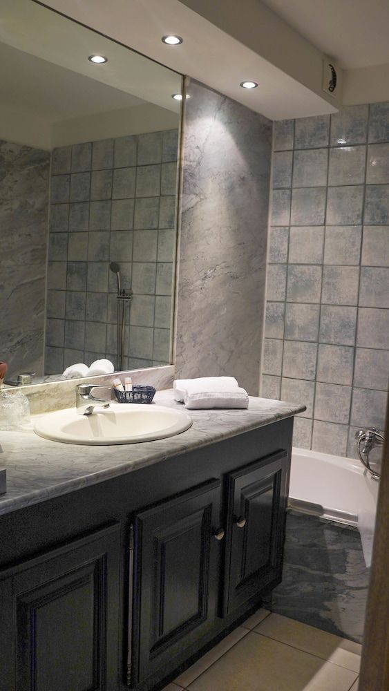 Les Jardins Triple Room 6