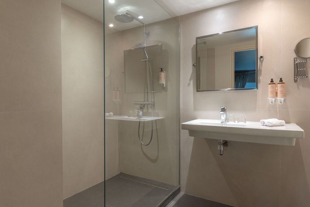 Le Château d Etoges Small room in the Castle 4