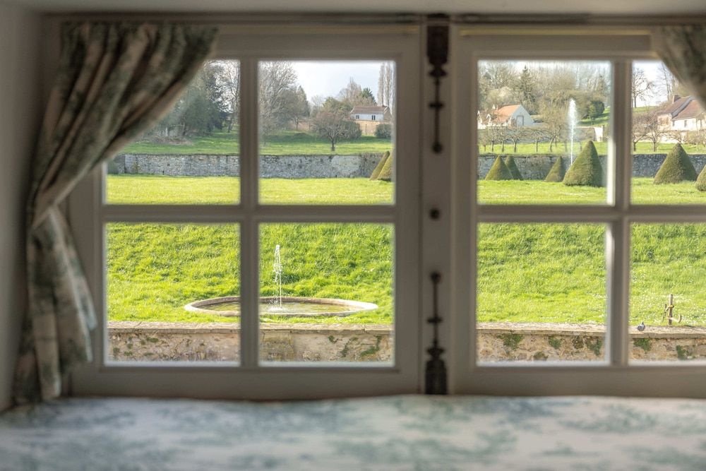 Le Château d Etoges Small room in the Castle 3