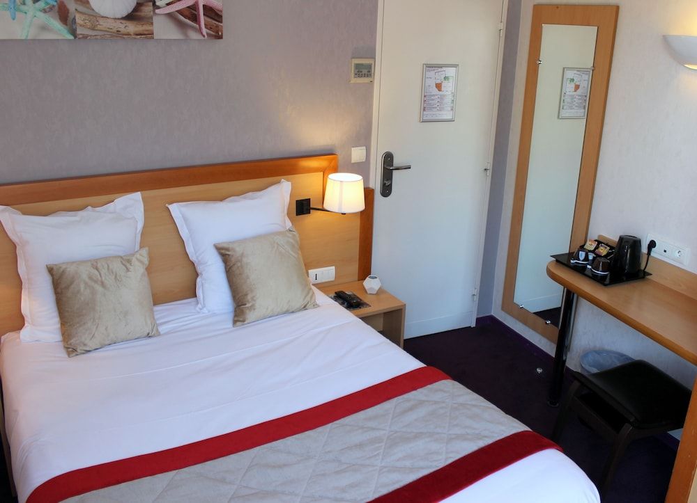 Hotel du Chemin Vert Paris Standard Double Room