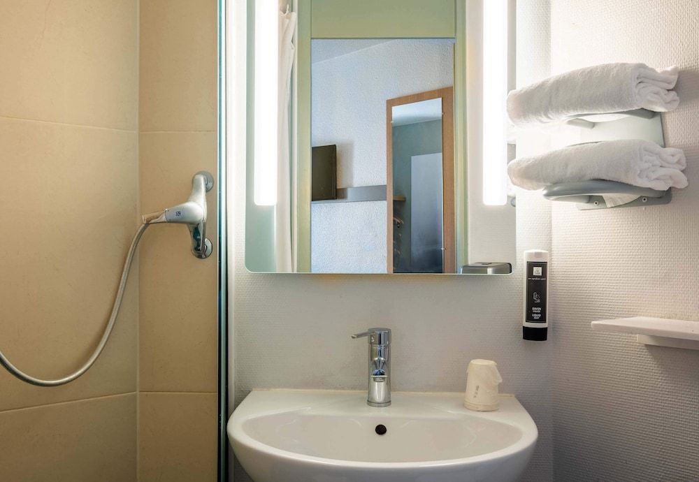 B&B HOTEL Annecy Argonay Twin Room, Non Smoking 3