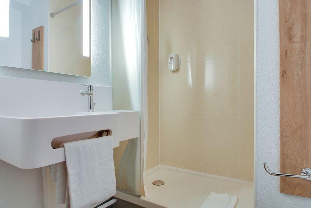 B&B HOTEL Reims Bezannes Double Room, Non Smoking 8