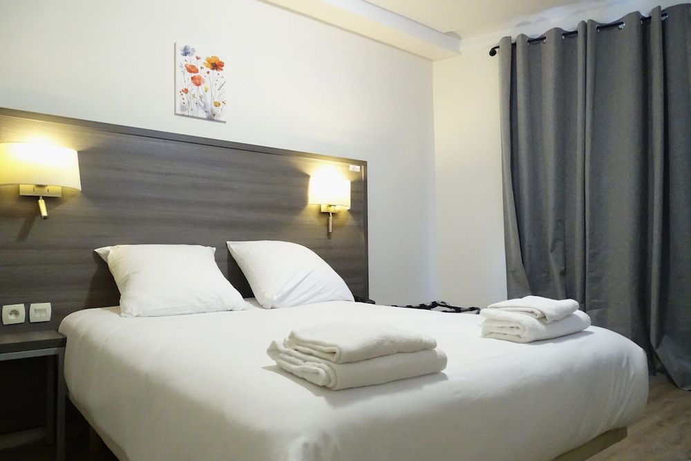 Hipotel Paris Voltaire Bastille Double Room 2