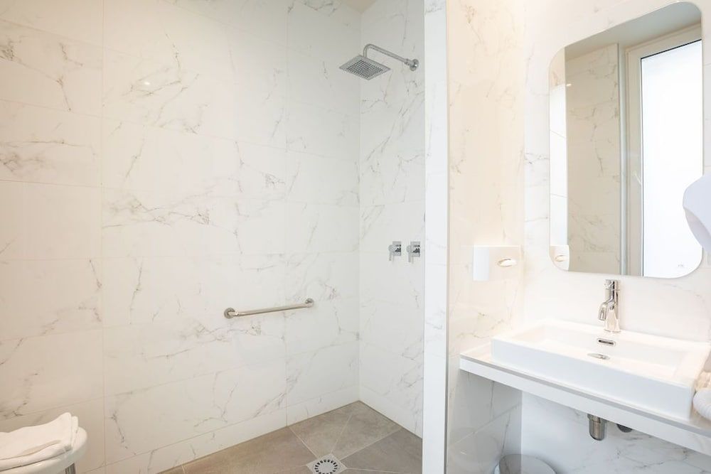 undefined Prince Albert Lyon Bercy 10