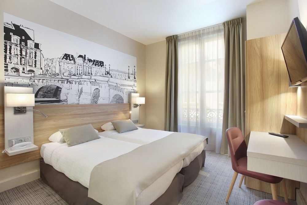 Lautrec Opera Twin Room 4