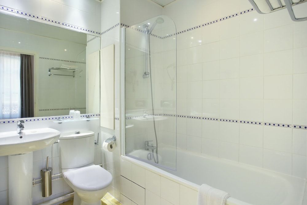 Lautrec Opera Twin Room 7