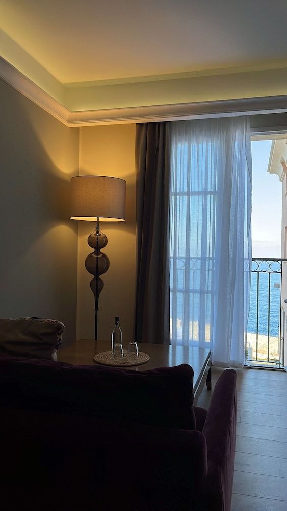 Hôtel des Gouverneurs Junior Suite, Sea View 9