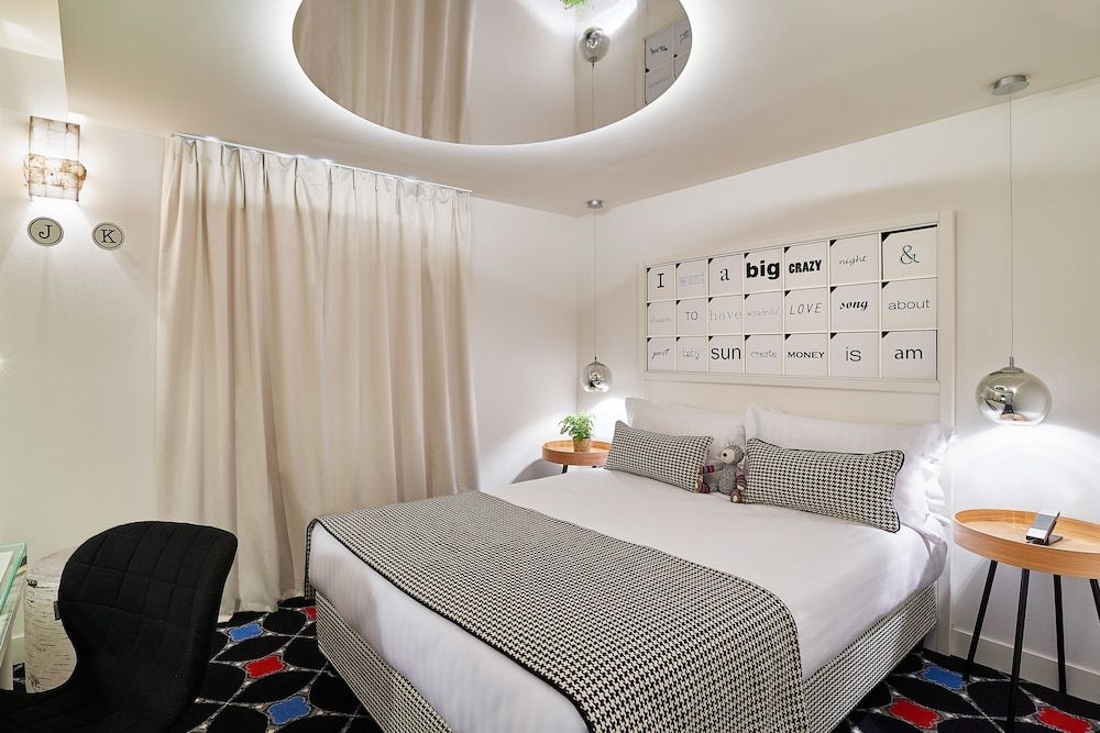 Hôtel Joke - Astotel Standard Double Room - Free soft minibar, courtesy tray Chromecast- Digital press 4