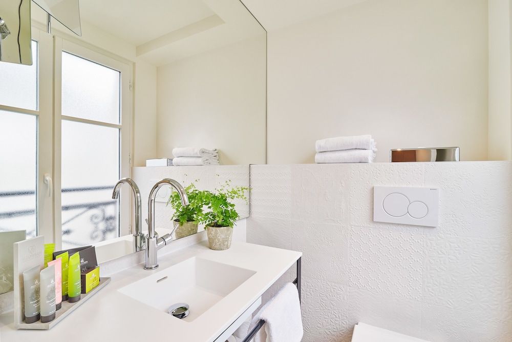 Hôtel Joke - Astotel Standard Double Room - Free soft minibar, courtesy tray Chromecast- Digital press 8