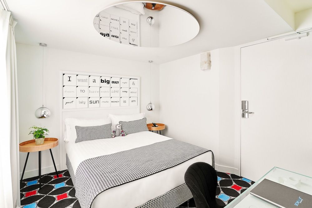 Hôtel Joke - Astotel Standard Double Room - Free soft minibar, courtesy tray Chromecast- Digital press 6