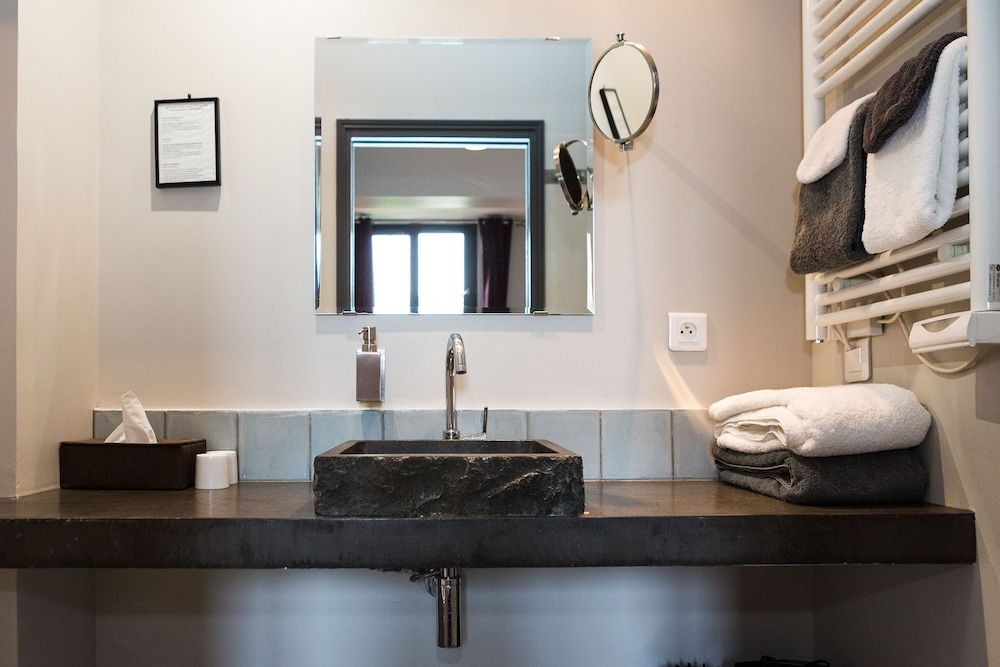 L'Arène Bordeaux Superior Double Room, 1 King Bed 4