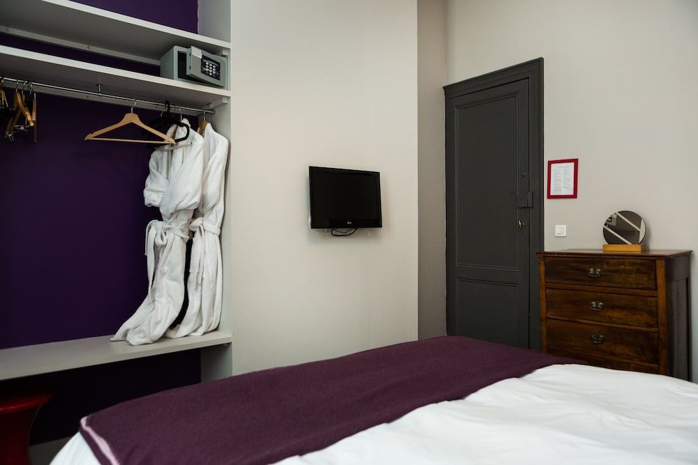 L'Arène Bordeaux Classic Double Room, 1 King Bed 3