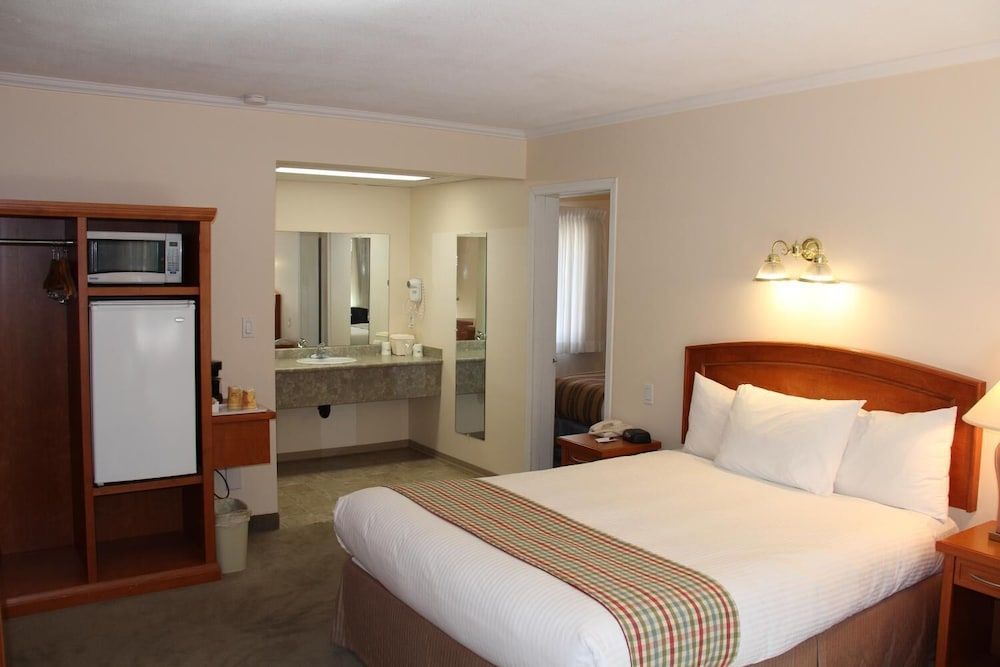 undefined Travelodge by Wyndham Kamloops 10