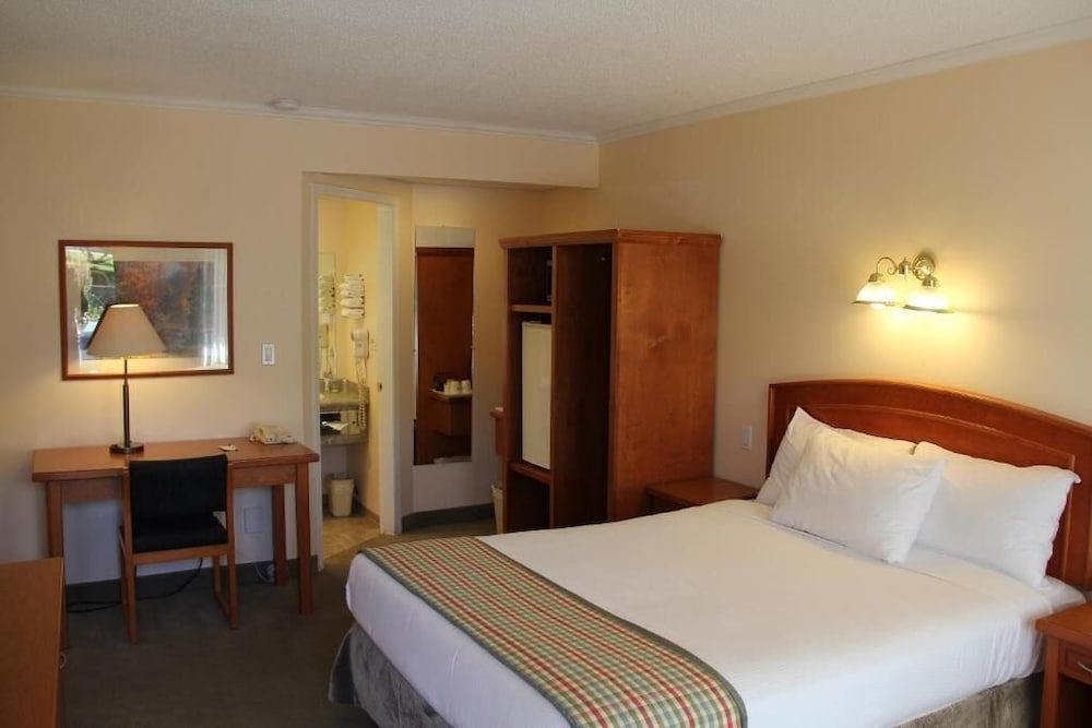 undefined Travelodge by Wyndham Kamloops 9