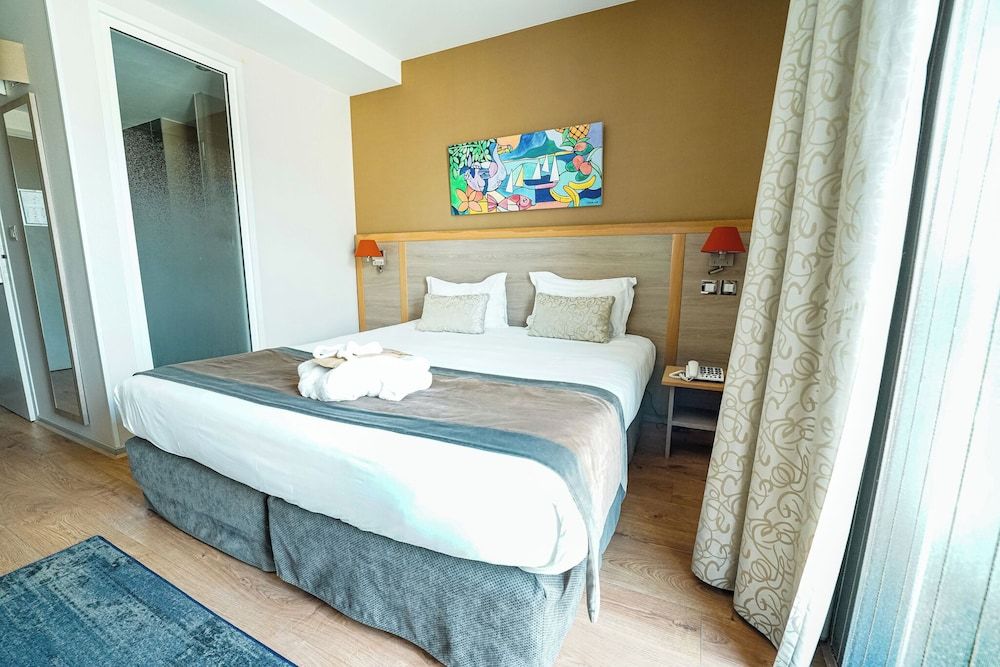 Hôtel Vatel Classic Double or Twin Room 7