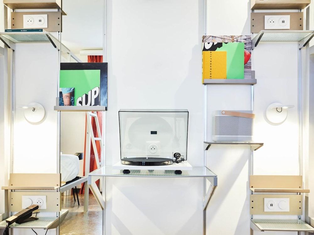 French Theory Quadruple Room 3