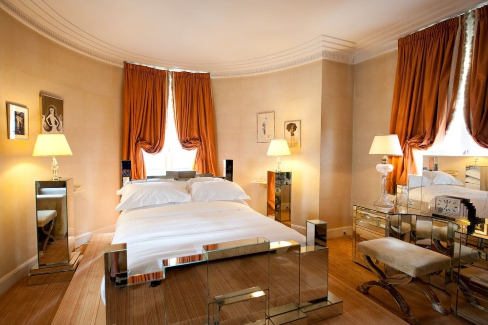 undefined L'Hotel 2