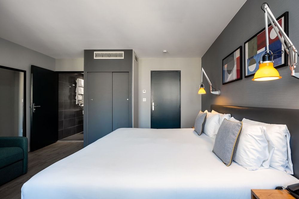 Studio Apartment with Balcony