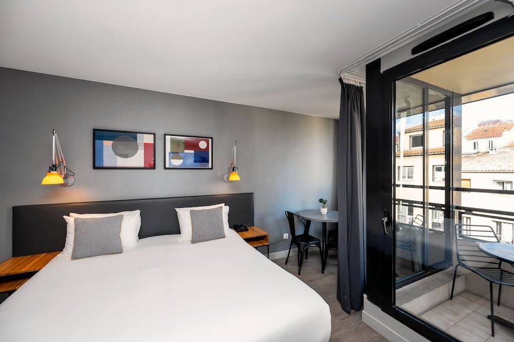 Studio Apartment with Balcony